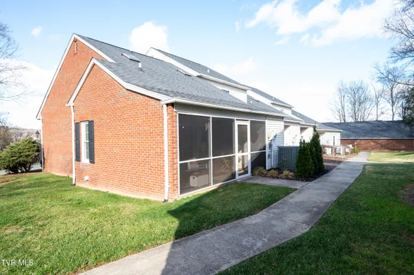 $282,500 | 2030 West Manor Court, Unit 2030, Kingsport, TN 37660