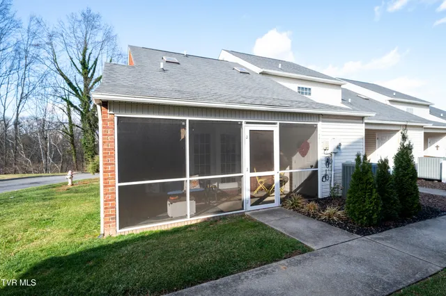 $299,900 | 2030 West Manor Court, Unit 2030, Kingsport, TN 37660