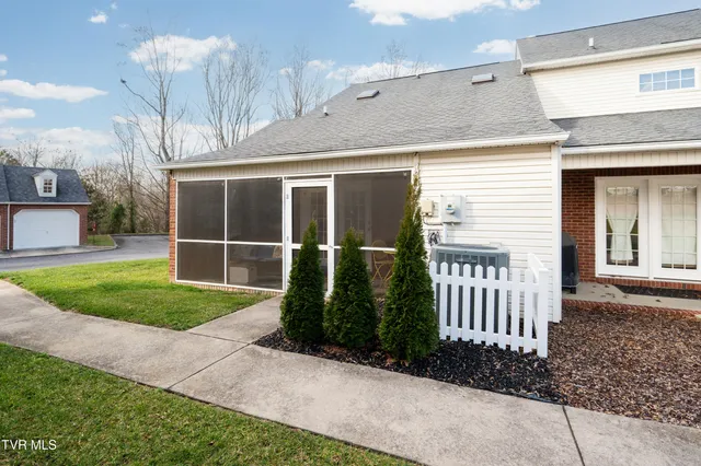 $299,900 | 2030 West Manor Court, Unit 2030, Kingsport, TN 37660