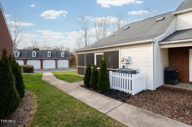 $299,900 | 2030 West Manor Court, Unit 2030, Kingsport, TN 37660