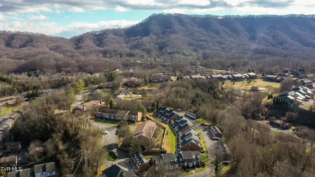 $299,900 | 2030 West Manor Court, Unit 2030, Kingsport, TN 37660