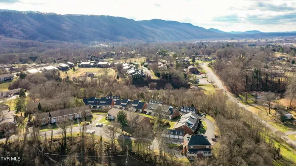 $282,500 | 2030 West Manor Court, Unit 2030, Kingsport, TN 37660