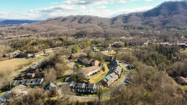 $299,900 | 2030 West Manor Court, Unit 2030, Kingsport, TN 37660