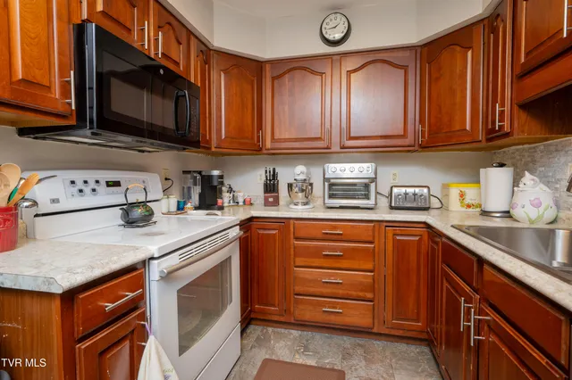 $299,900 | 2030 West Manor Court, Unit 2030, Kingsport, TN 37660