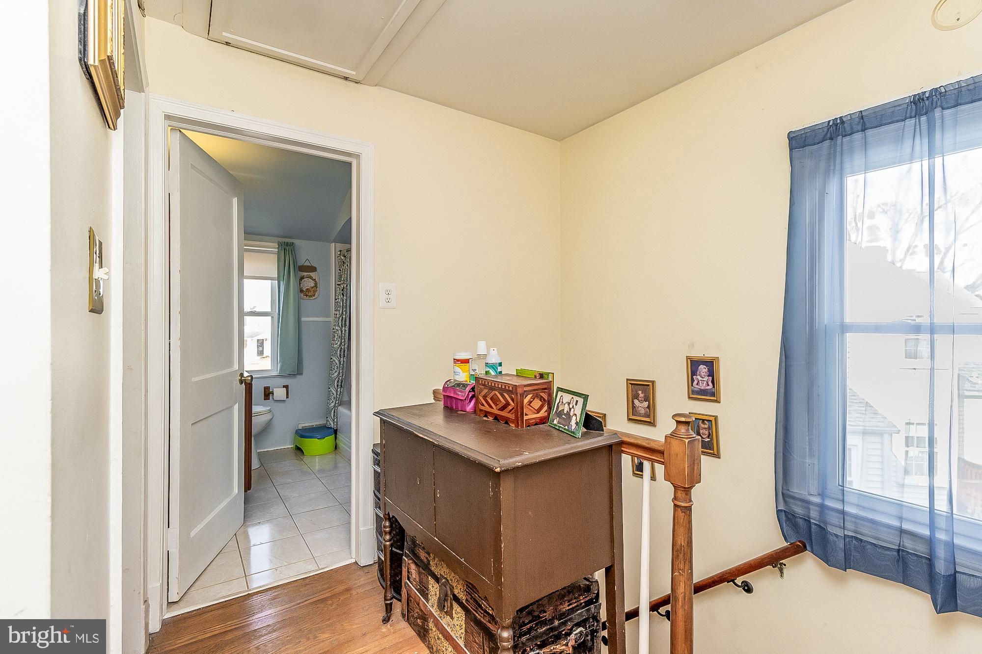 2645 Spring Road Parkville, MD 21234 - Photo 34 of 47 Charming entryway with natural light.