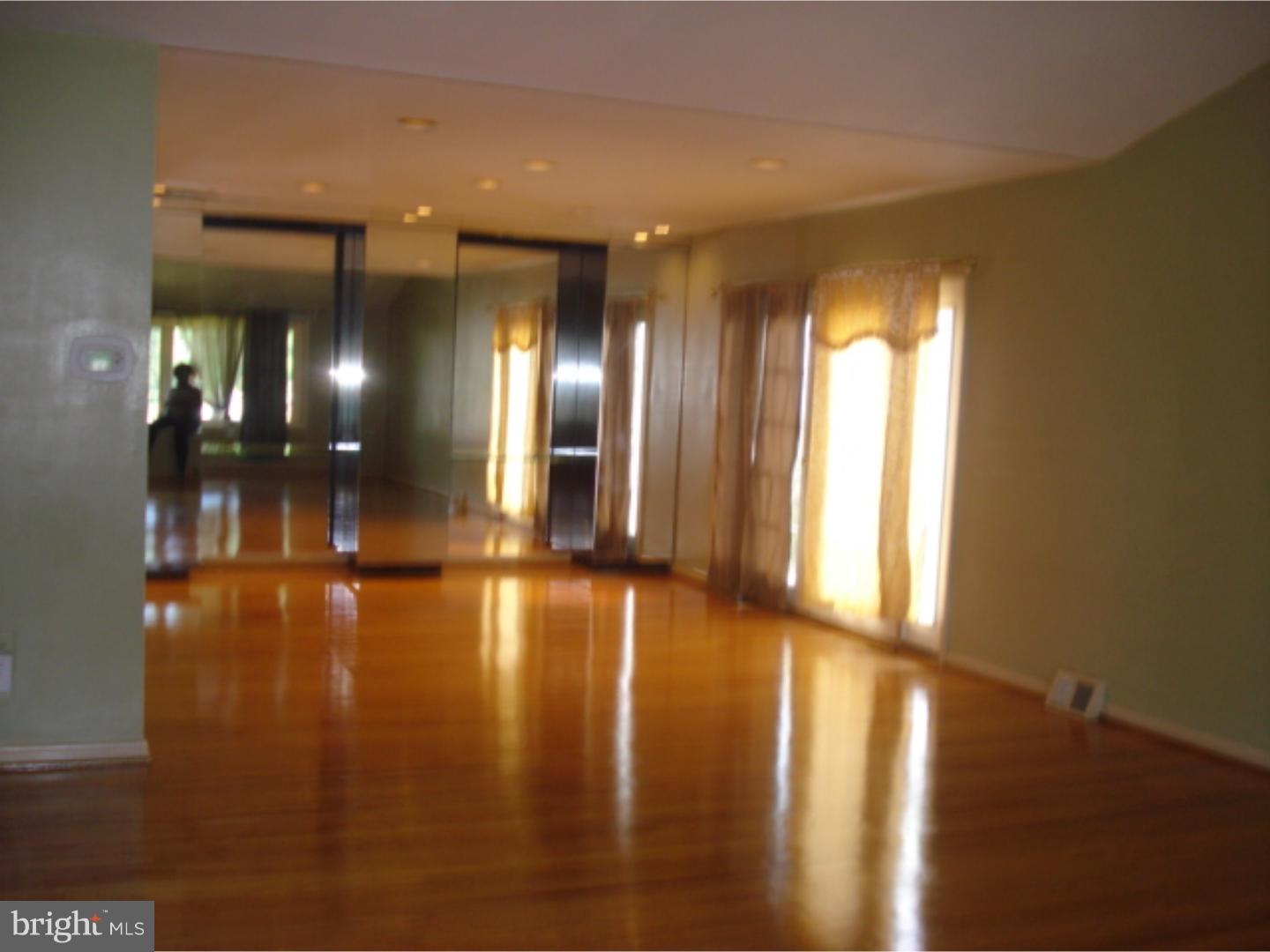 548 Ashbourne Road Cheltenham, PA 19012 - Photo 2 of 20