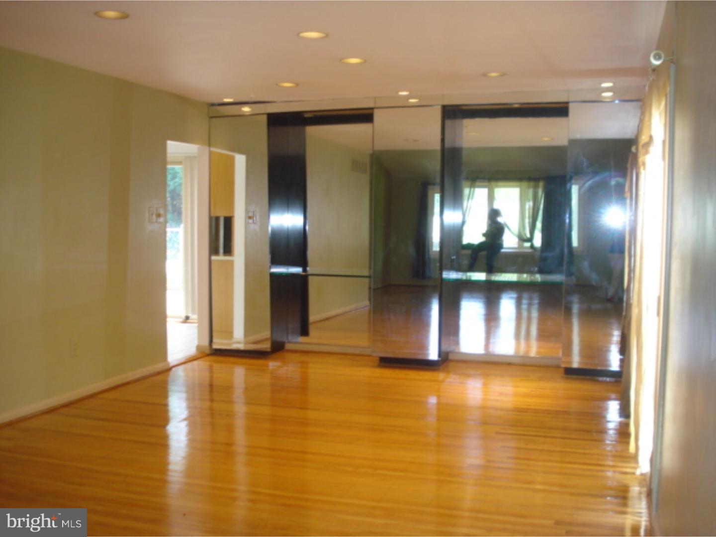 548 Ashbourne Road Cheltenham, PA 19012 - Photo 3 of 20