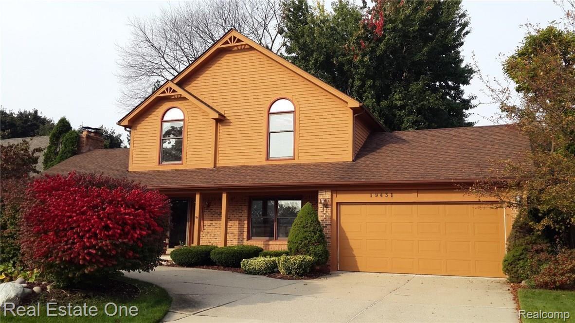 19431 Gill Road Livonia, MI 48152 - Photo 1 of 25 01front1.JPG