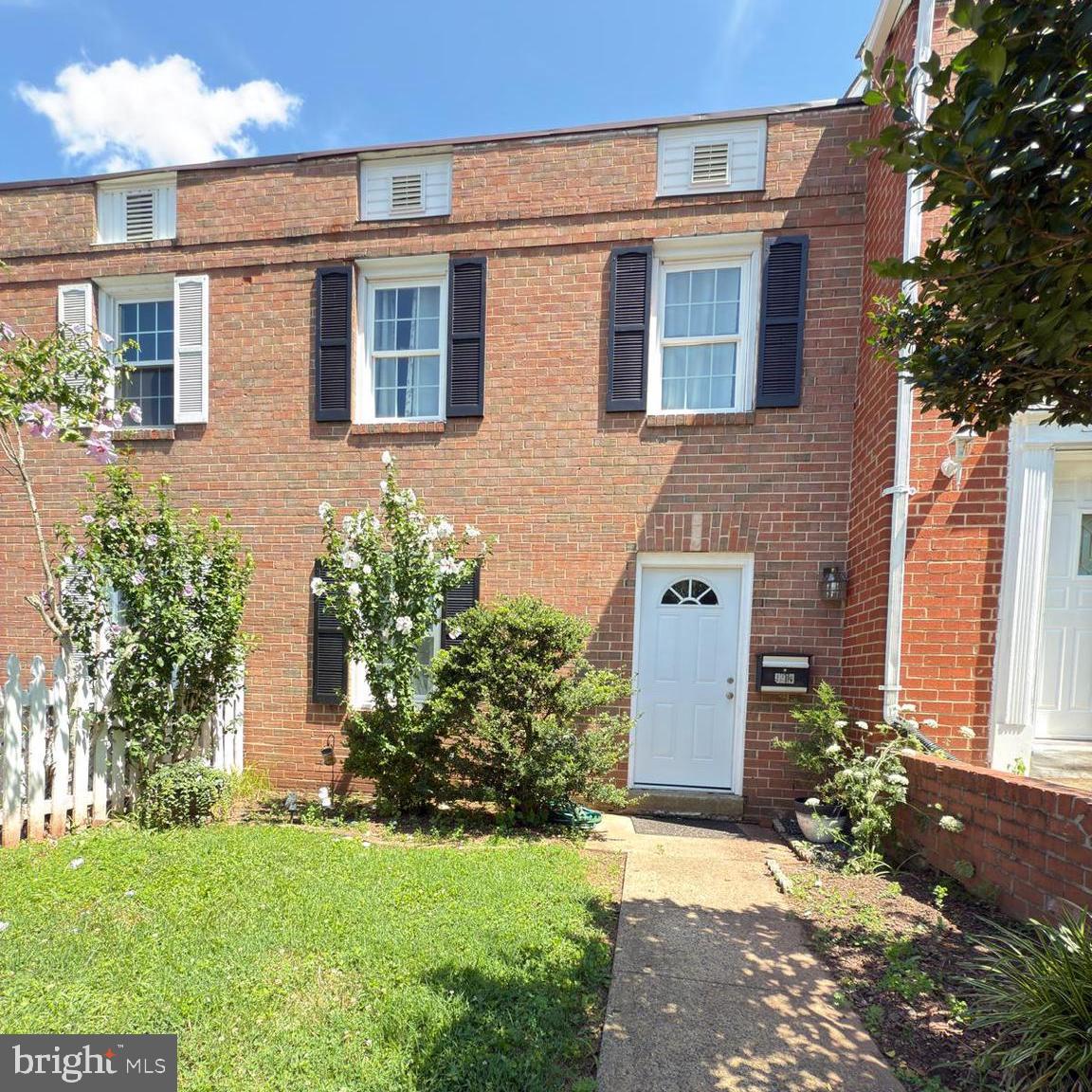 9913 Hampton Road Manassas, VA 20110 - Photo 1 of 18 Wellcome Home!