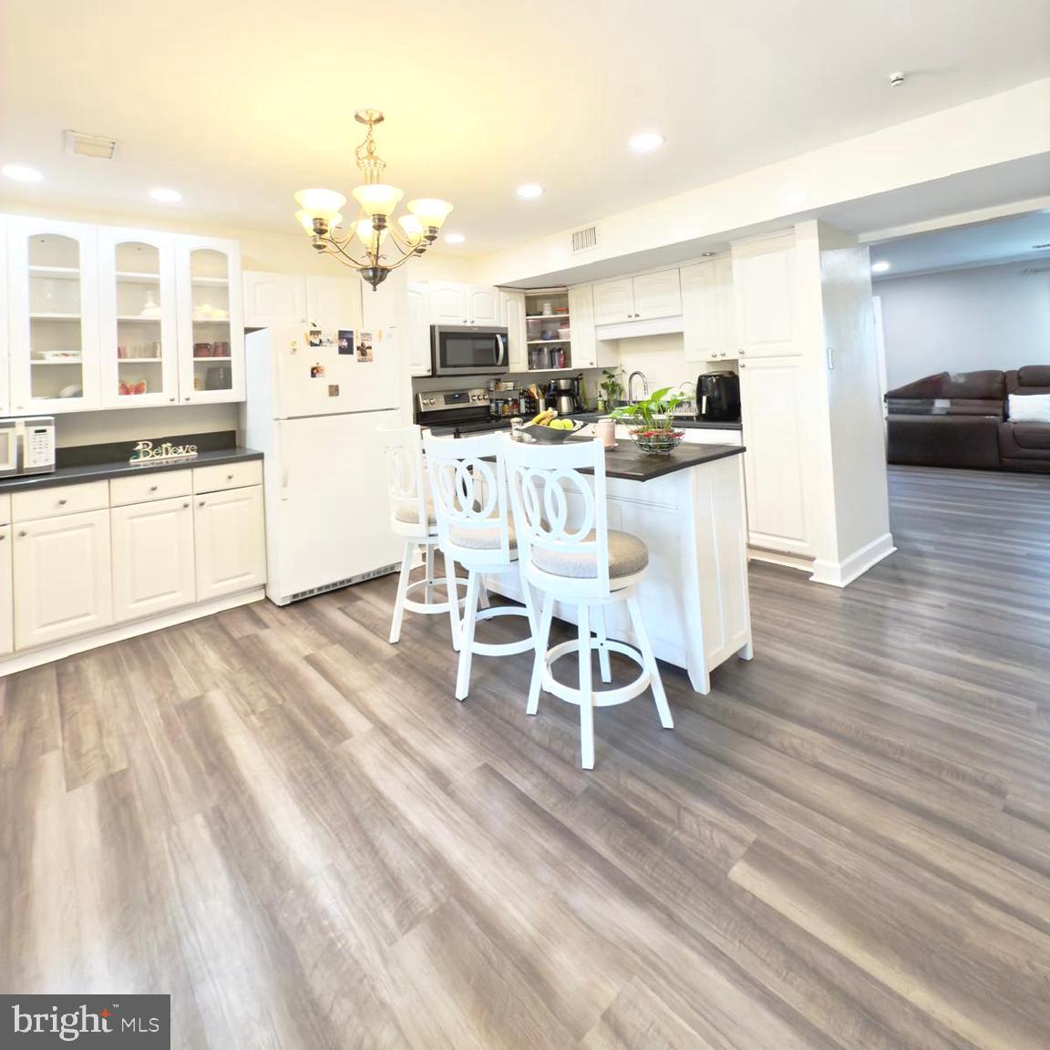 9913 Hampton Road Manassas, VA 20110 - Photo 6 of 18 Open kitchen layout