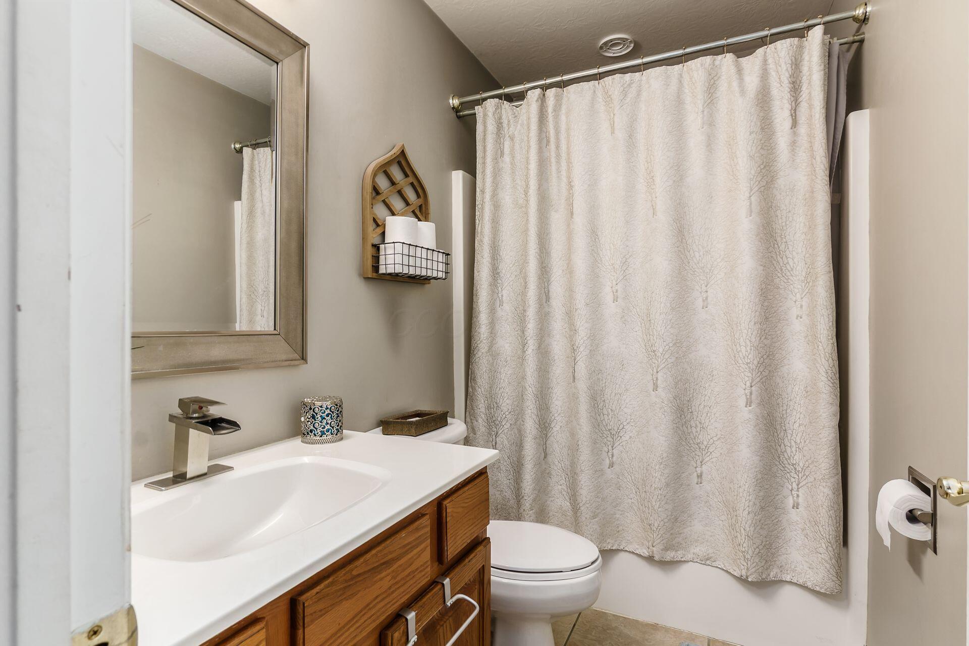3993 Clark-Shaw Road Powell, OH 43065 - Photo 14 of 42 Full Bathroom