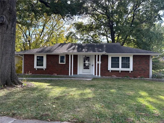 $250,000 | 18005 East Redwood Drive, Independence, MO 64056