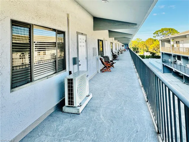 $1,500 | 826 Wiggins Pass Road, Unit 310, Naples, FL 34110