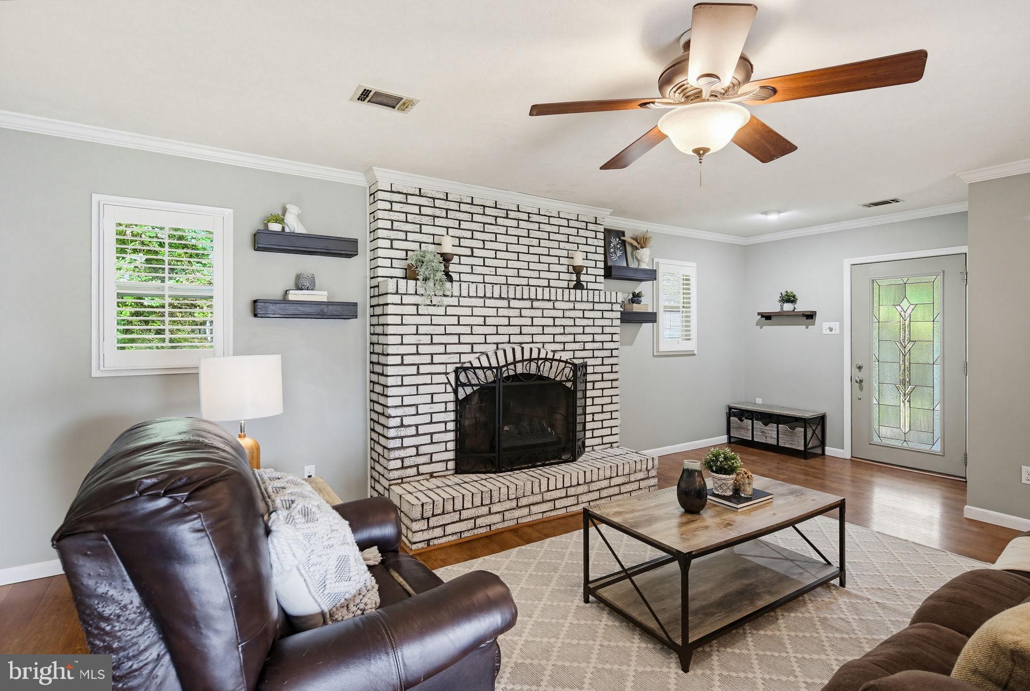 1124 Wynbrook Road Glen Burnie, MD 21060 - Photo 11 of 32 Charming living space with brick accents.