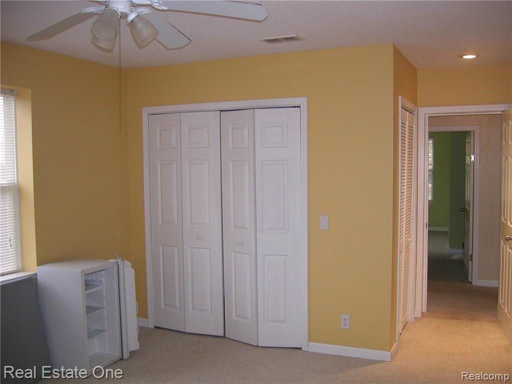 44811 Robson Road Belleville, MI 48111 - Photo 12 of 26 MASTER BR CLOSET/ENTRYWAY
