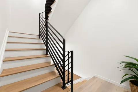 a view of entryway with a potted plant