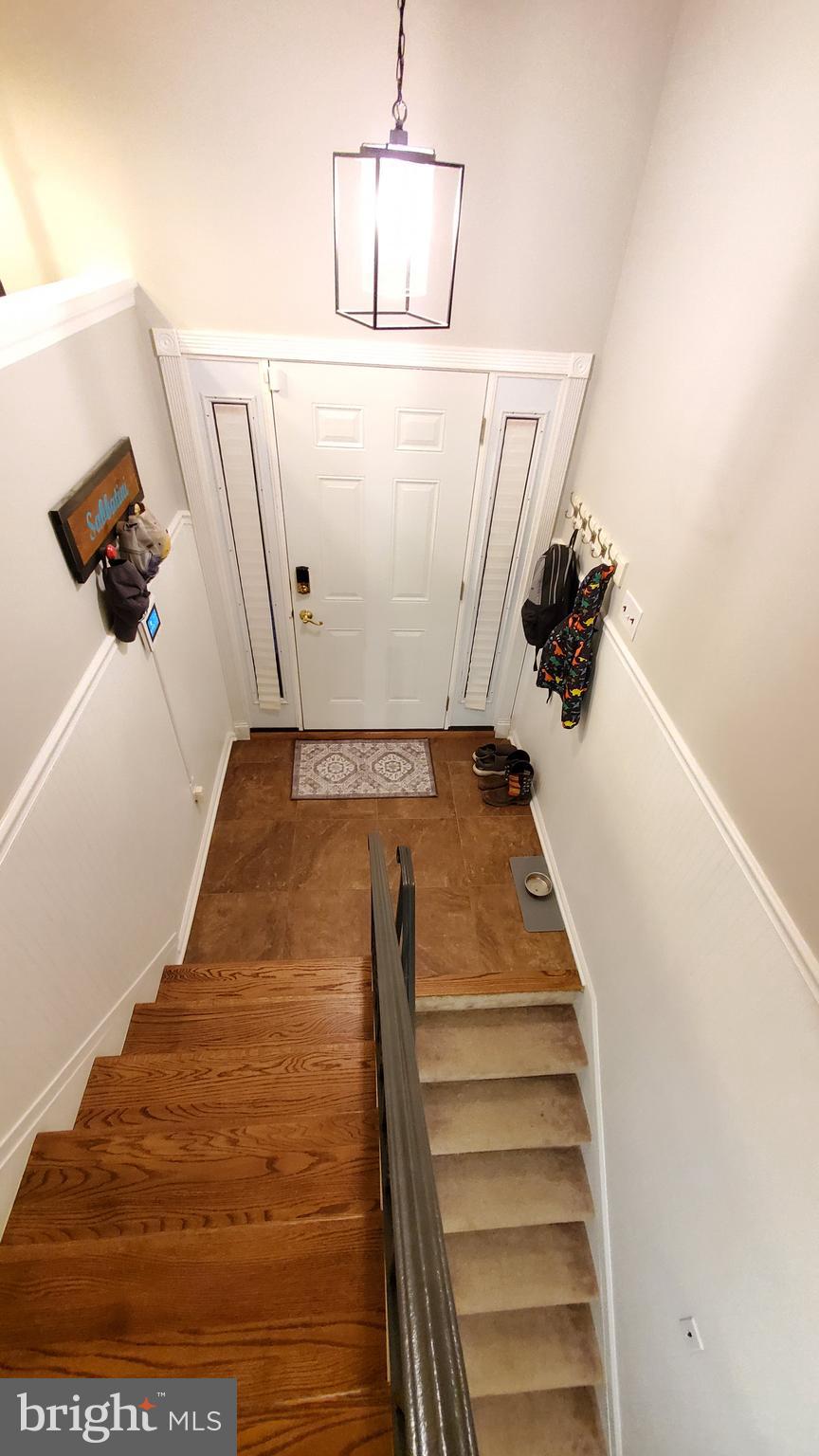 135 North Hunter Forge Road Newark, DE 19713 - Photo 2 of 20 Bright entryway with ceramic tile