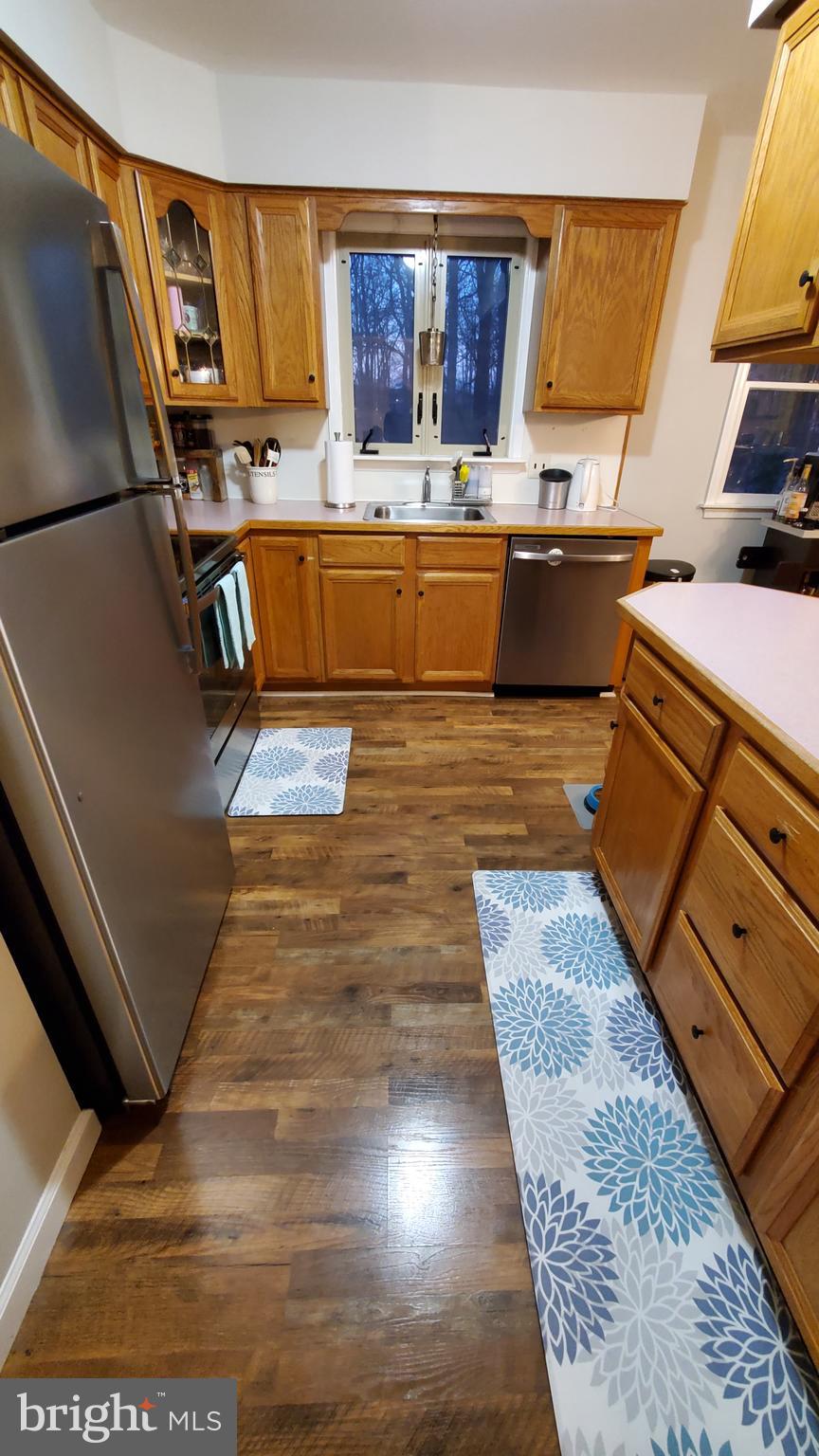 135 North Hunter Forge Road Newark, DE 19713 - Photo 3 of 20 Galley style kitchen, SS appls, laminate floors