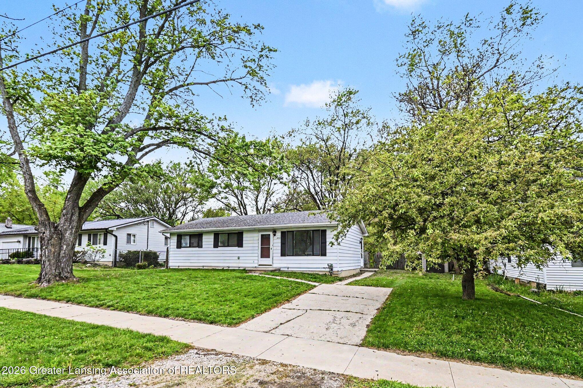 1422 Pierce Road Lansing, MI 48910 - Photo 4 of 36 004_file_5257