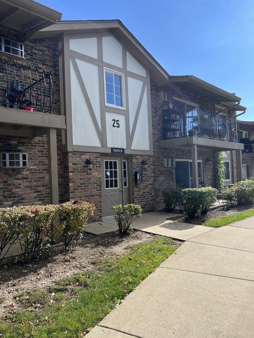 9s070 South Frontage Road, Unit 25206 Willowbrook, IL 60527 - Photo 1 of 12 Gallery Image 1