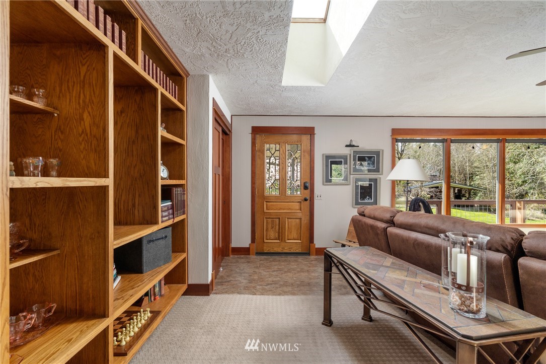 6135 Woodard Bay Road Northeast Olympia, WA 98506 - Photo 14 of 40 Gallery Image 14
