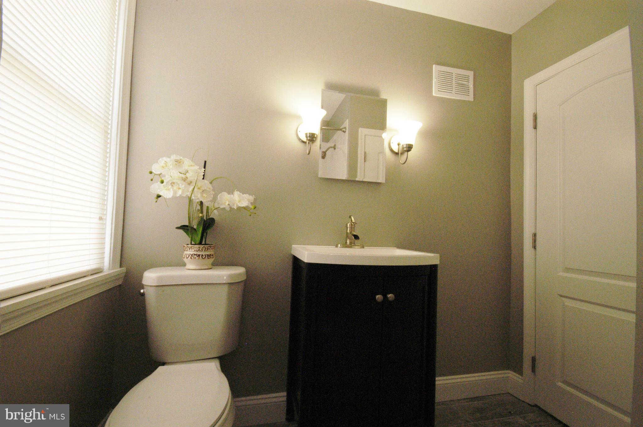 5812 Leith Walk Baltimore, MD 21239 - Photo 15 of 25 Bath