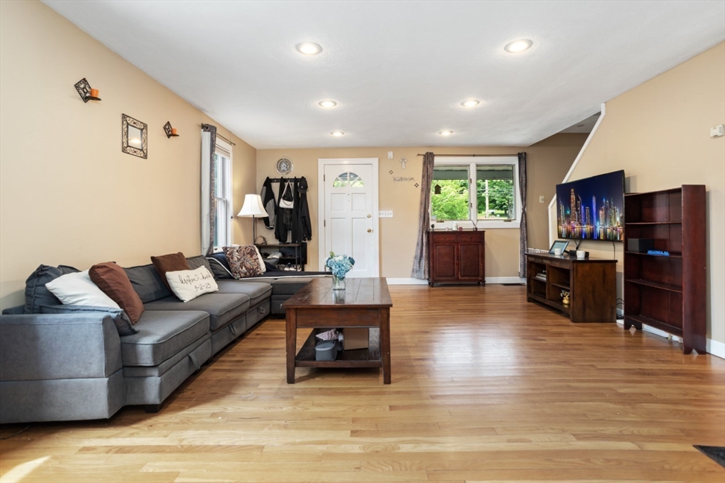 2 Allen Road Billerica, MA 01821 - Photo 5 of 32 Gallery Image 5