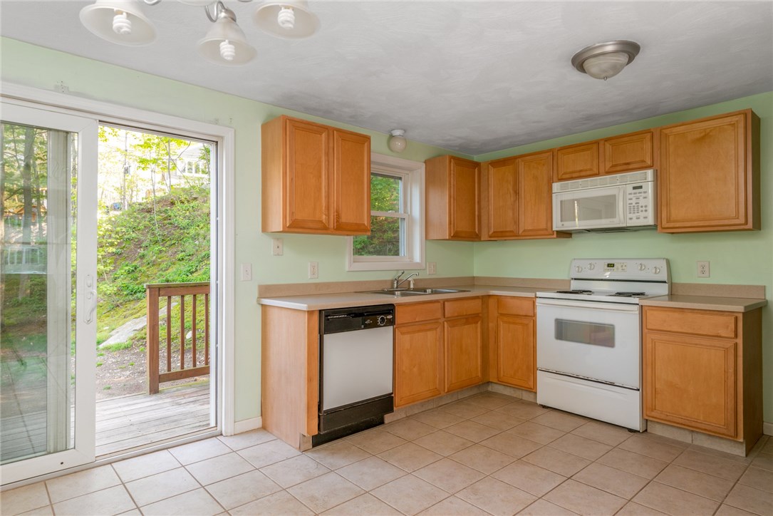 171 New River Road, Unit 171 Lincoln, RI 02838 - Photo 4 of 23