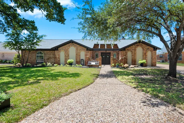 $389,900 | 2307 Quail Hollow Drive, Bryan, TX 77802