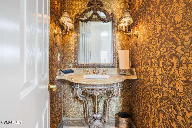5326 Calarosa Ranch Road Camarillo, CA 93012 - Photo 30 of 83 Powder Room