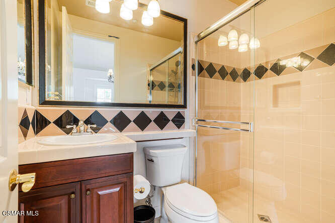 5326 Calarosa Ranch Road Camarillo, CA 93012 - Photo 48 of 83 Ensuite Bathroom