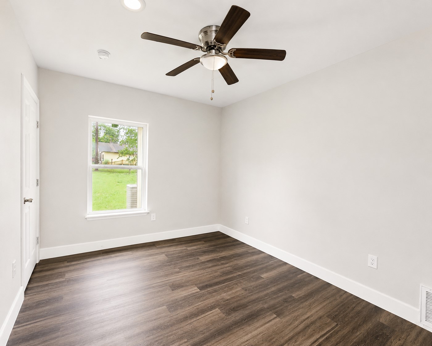 904 East Austin Street Luling, TX 78648 - Photo 8 of 12 3rd bedroom