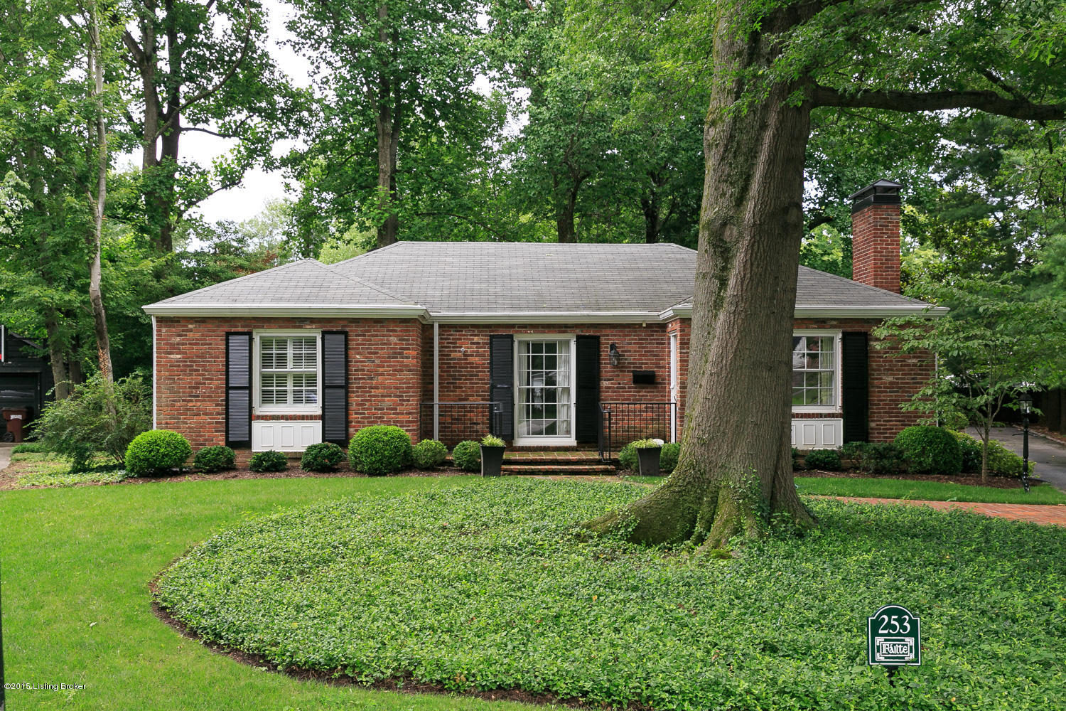 253 Ridgeway Corner Louisville, KY 40207 - Photo 2 of 33 RealTourCast - J Stough - Ridgeway Corne