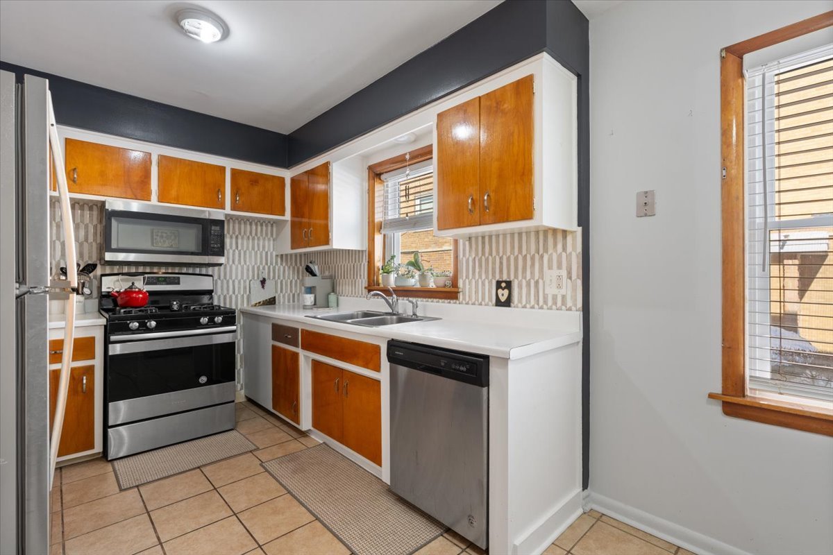 8644 Niles Center Road Skokie, IL 60077 - Photo 12 of 31