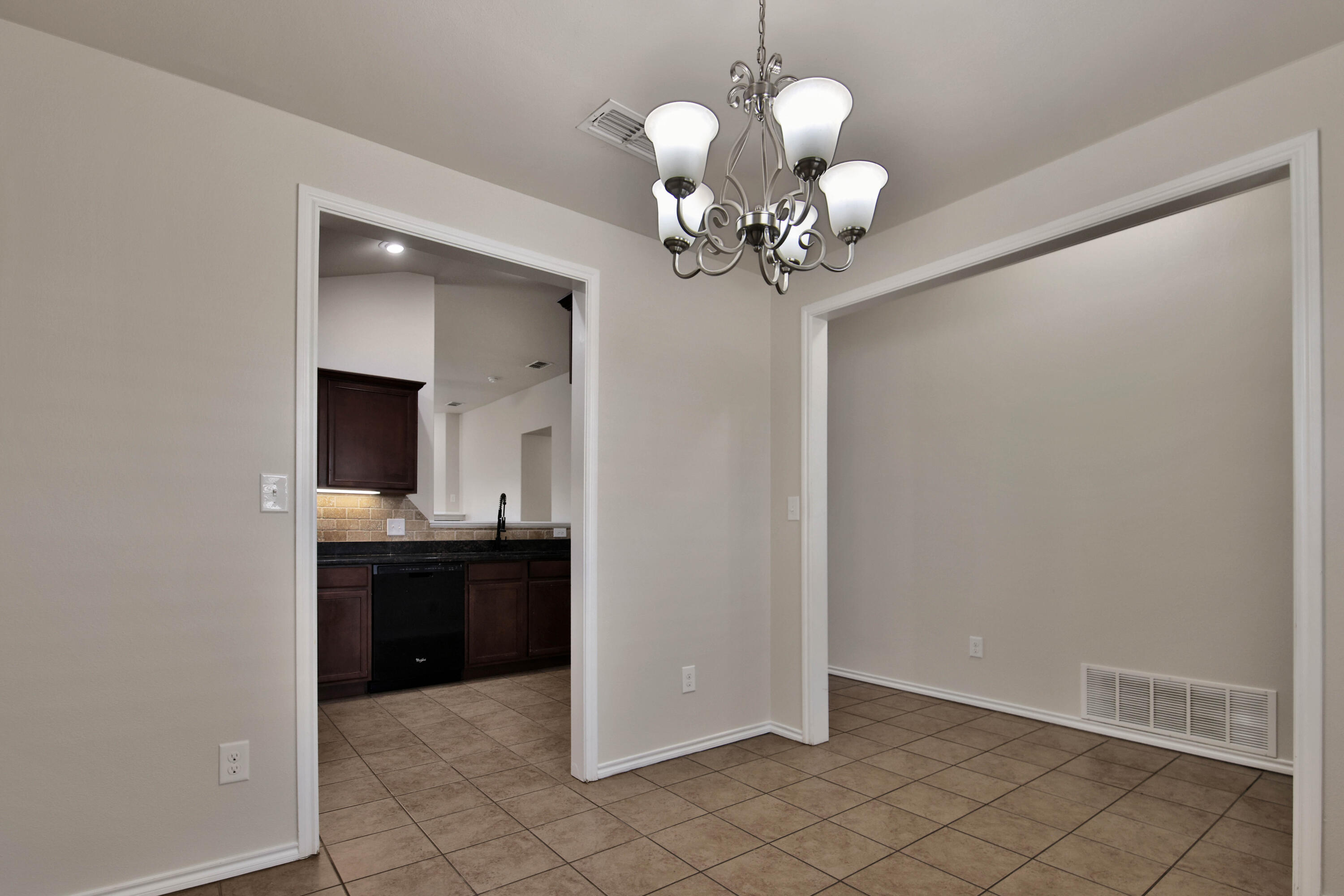 6923 96th Street Lubbock, TX 79424 - Photo 8 of 38 IMG_9493