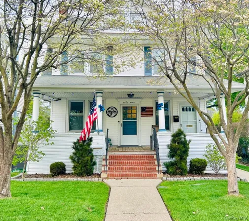 $3,450 | 69 Grand Avenue, Rockville Centre, NY 11570