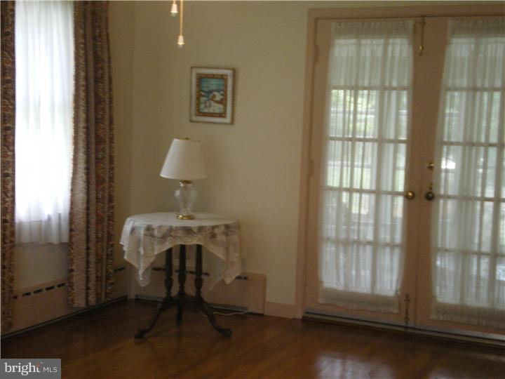 15 Hilltop Road Ewing, NJ 08638 - Photo 3 of 20 Living Room