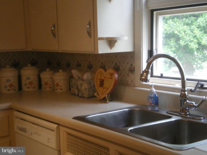 15 Hilltop Road Ewing, NJ 08638 - Photo 7 of 20 Kitchen