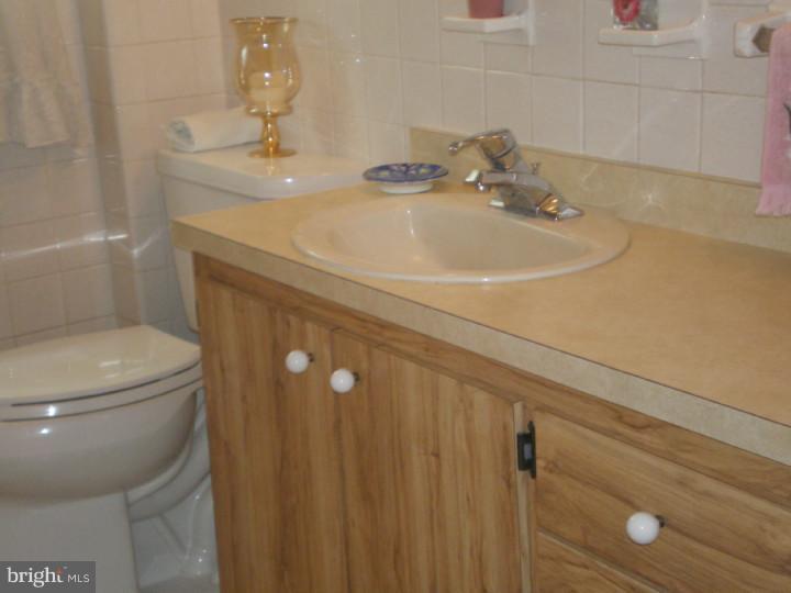 15 Hilltop Road Ewing, NJ 08638 - Photo 10 of 20 Bathroom