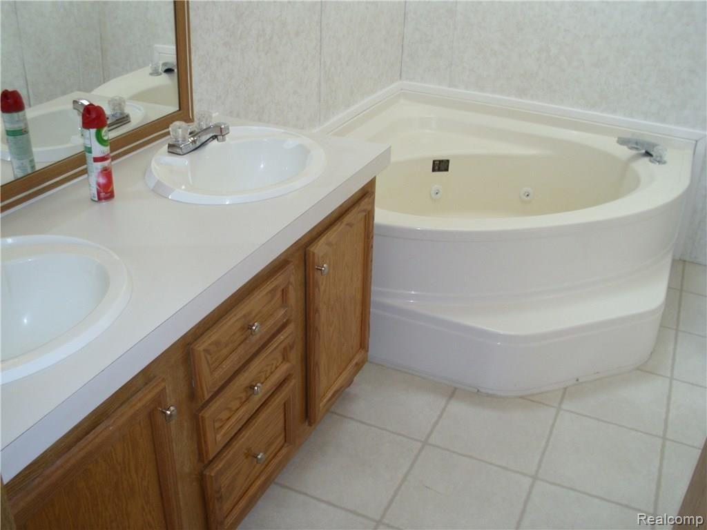 22744 Quinn Road Clinton Township, MI 48035 - Photo 16 of 23
