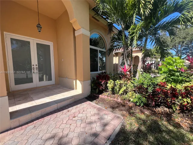 a view of yard from balcony