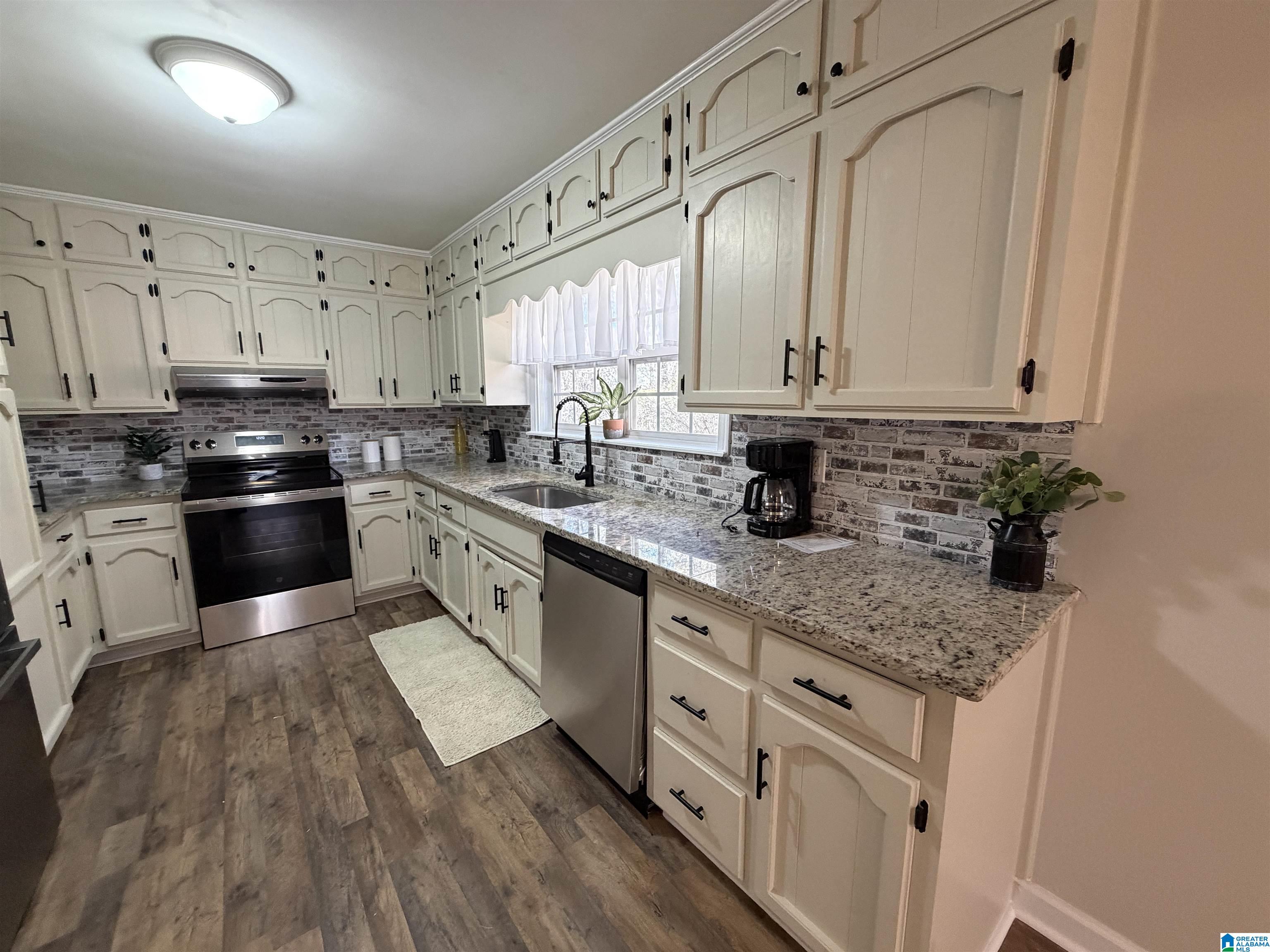 700 Thomas Road Warrior, AL 35180 - Photo 3 of 33