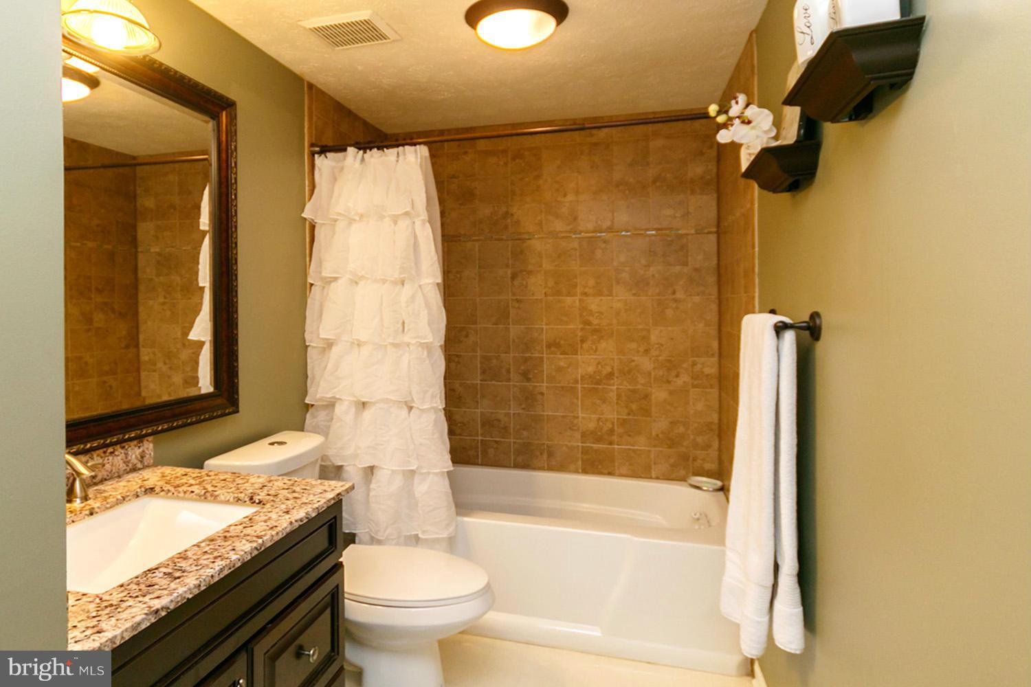 596 Quaker Ridge Court Arnold, MD 21012 - Photo 27 of 30 Attractively Appointed Bedroom Level Bath