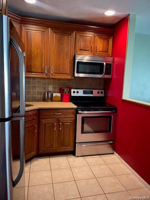 650 Newbridge Road, Unit 33 East Meadow, NY 11554 - Photo 2 of 12