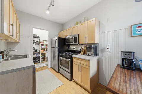 $875,000 | 1539 West Addison Street, Chicago, IL 60657