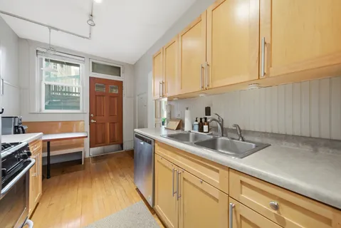 $875,000 | 1539 West Addison Street, Chicago, IL 60657