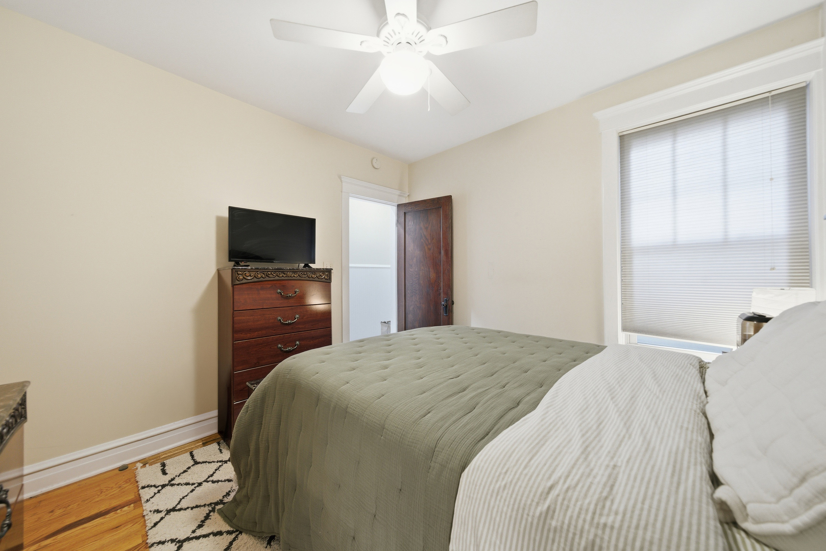 1539 West Addison Street Chicago, IL 60657 - Photo 9 of 40