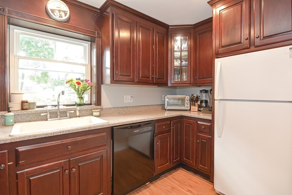 10 Riverside Place Walpole, MA 02081 - Photo 11 of 38 Gallery Image 11