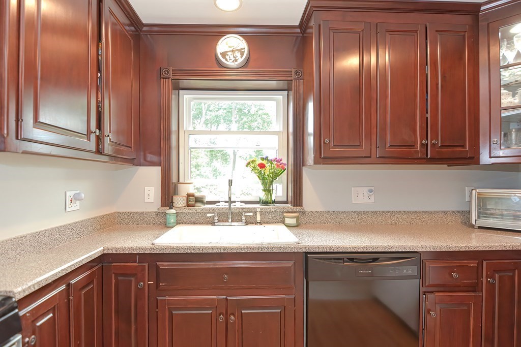 10 Riverside Place Walpole, MA 02081 - Photo 12 of 38 Gallery Image 12