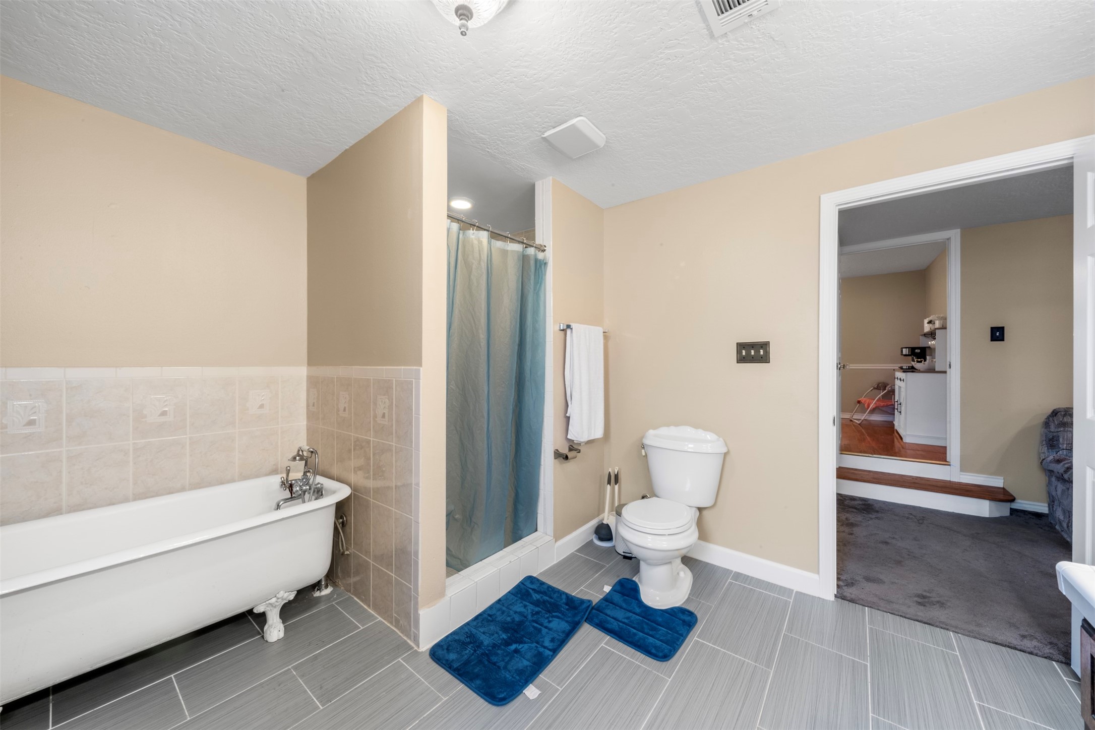 6900 Gregdale Road Houston, TX 77049 - Photo 27 of 49 a bathroom with a toilet and a shower